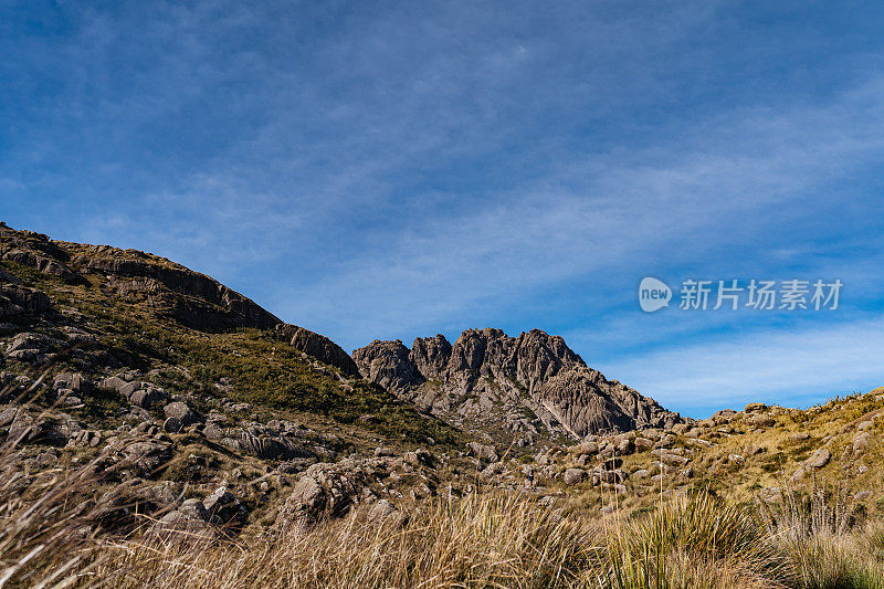 巴西Itatiaia国家公园的Agulhas Negras峰